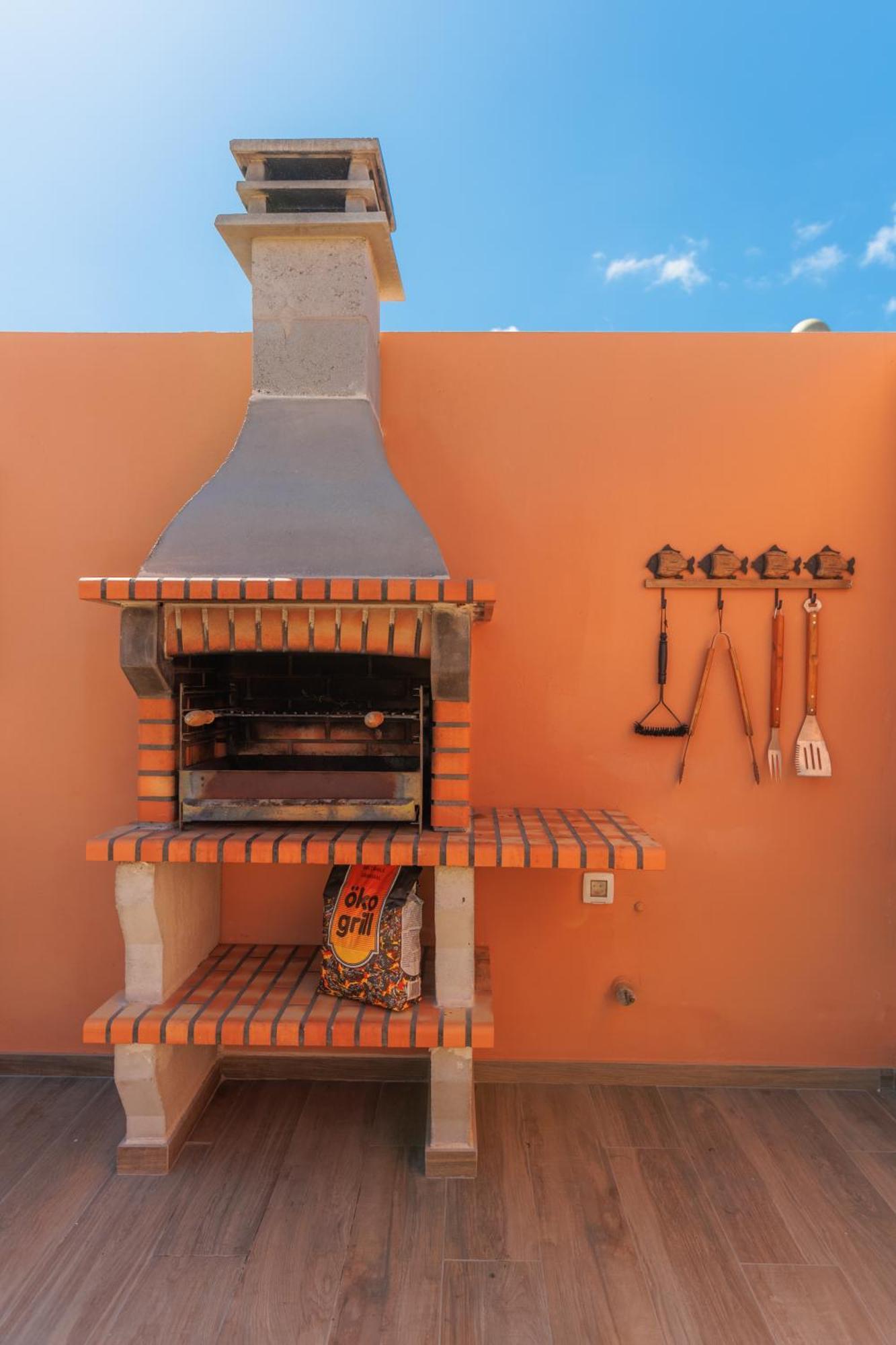 Villa Jacuzzi & Barbecue La Oliva Exterior photo